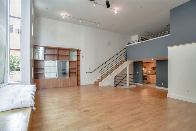 Primary Photo - 1025 Minna St