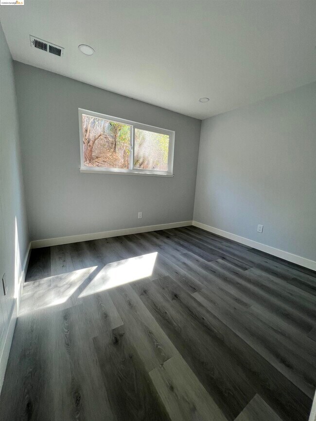 Building Photo - 54 S Lake Dr