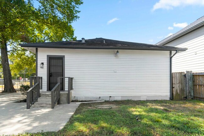 Building Photo - 904 Mansfield St