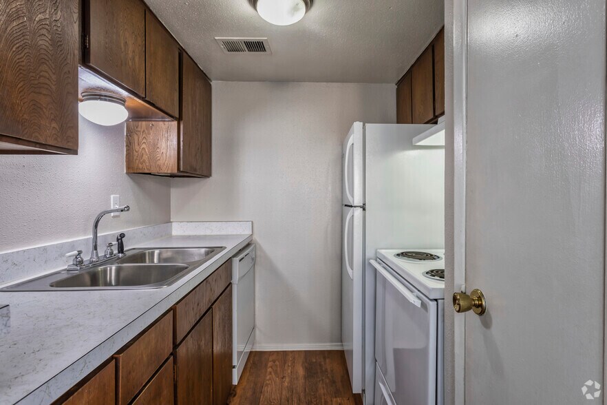 Stone Ridge Apartments ALL BILLS PAID 504 Kemp Blvd Wichita Falls TX