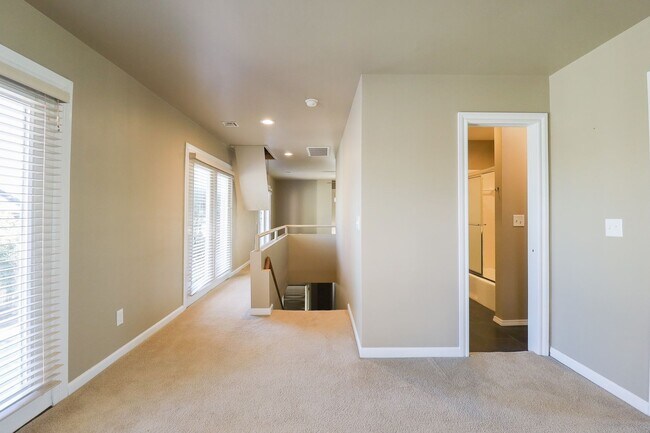 Building Photo - 1 Bed | 1.5 Bath Near Downtown Tulsa!