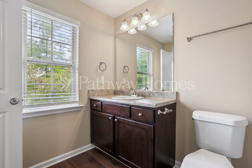 Building Photo - 3039 Bonnes Dr