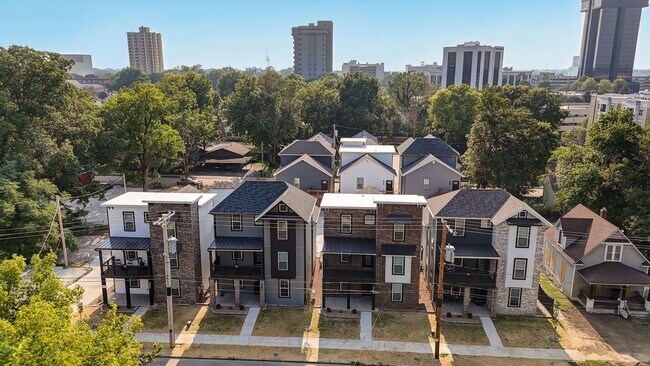 Building Photo - 315 S Florence Ave