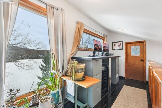 Building Photo - 197 Point Breeze Dr