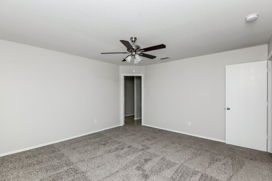 Building Photo - 3140 Middleview Rd