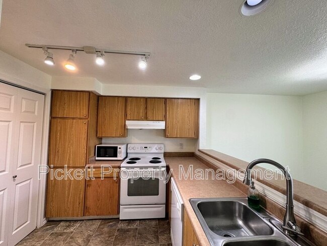 Building Photo - 1700 W Sunn Fjord Ln