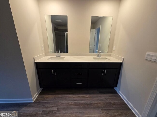 Building Photo - 167 Vly Oak Dr