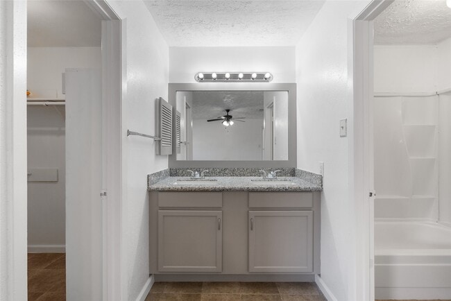 Building Photo - 1666 Meadow Green Dr