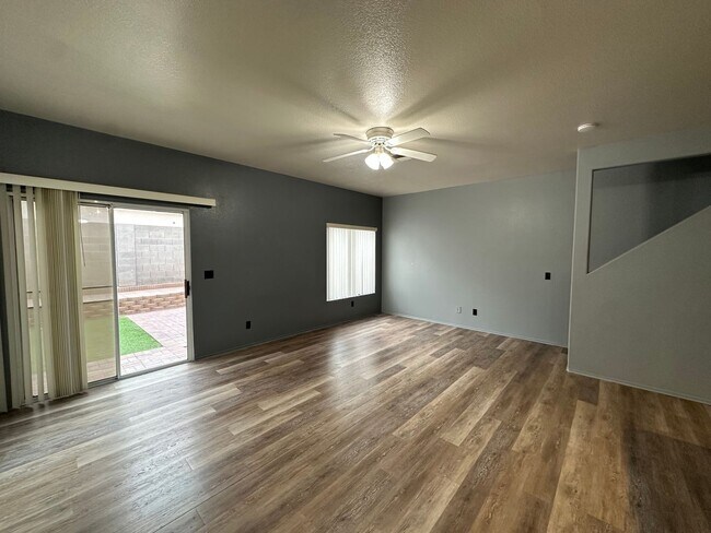 Building Photo - 2562 Land Rush Dr