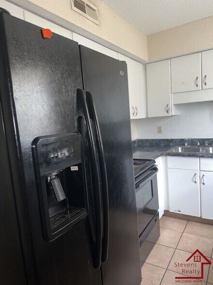 Building Photo - 4131 Wilkesview Dr