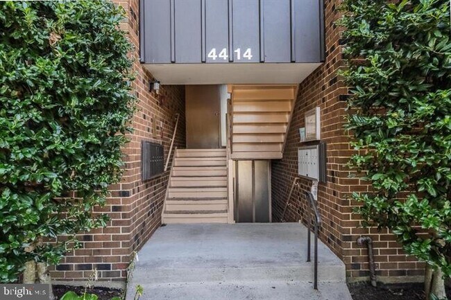 Building Photo - 4414 Island Pl