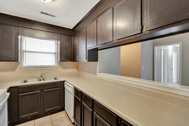 Building Photo - Charming 3BR/2B Duplex in Gadsden Acres – ...