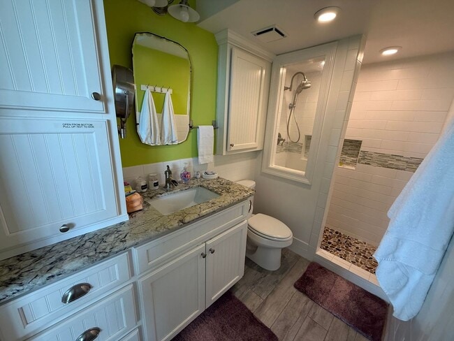 Building Photo - Pensacola Beach - Tristian Towers - 2 bedroom, 2 bathroom - Community Pool & Water views