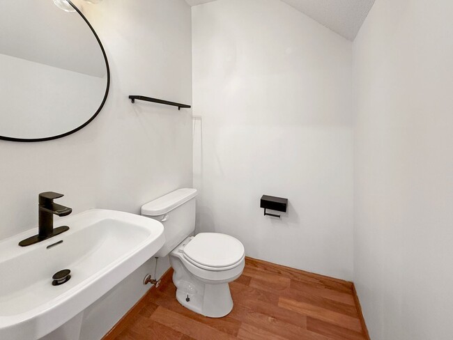 Building Photo - 1389 Highpoint Curve