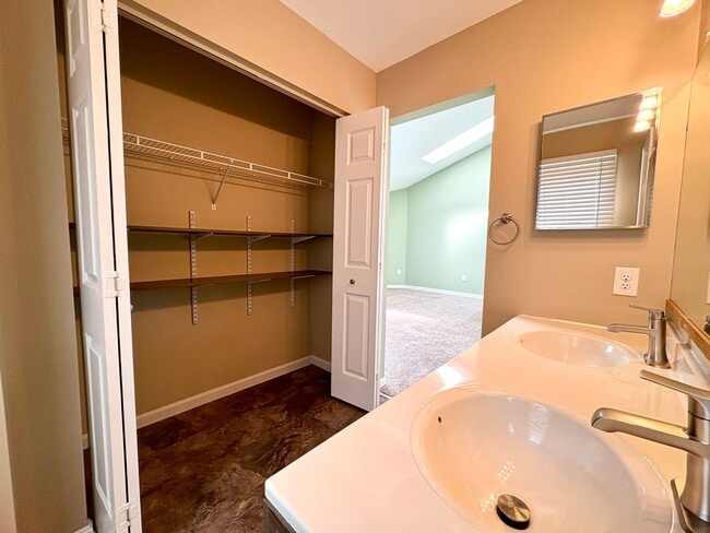 Building Photo - 2 Bedroom 2.5 Bathroom in Hummelstown!