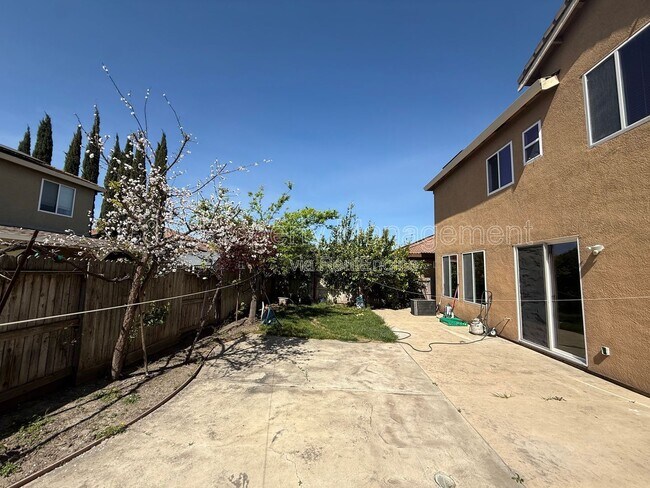 Building Photo - 10477 Albert Dr