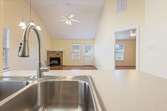 Building Photo - 422 Northrop Pl