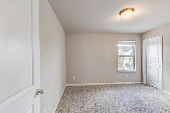 Building Photo - 218 Glass Mountains Wy