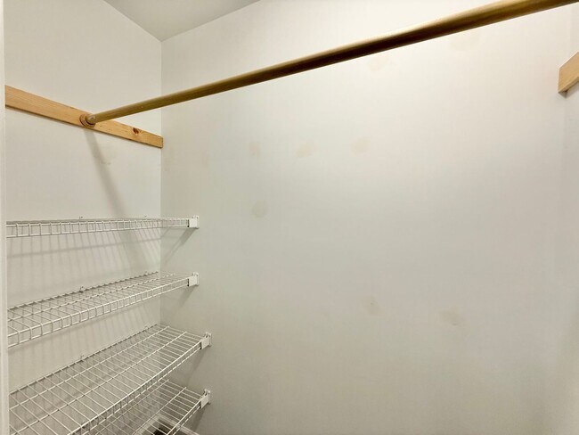 Building Photo - **OFFERING RENT PROMOTION FOR FIRST 6 MONT...