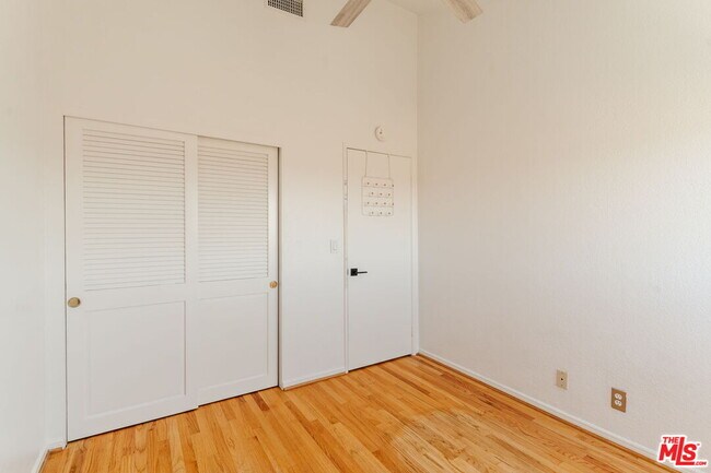 Building Photo - 740 N Dillon St