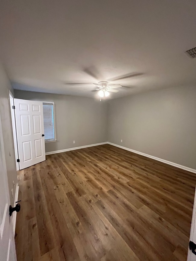 Building Photo - 106 Cove Landing Dr