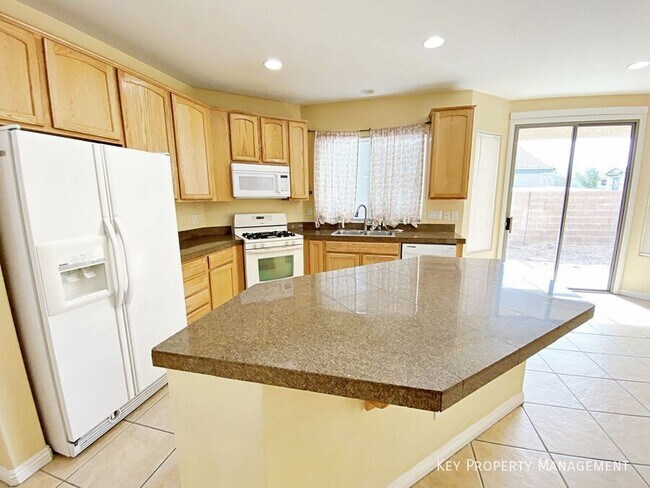 Building Photo - 9057 Spinning Wheel Ave