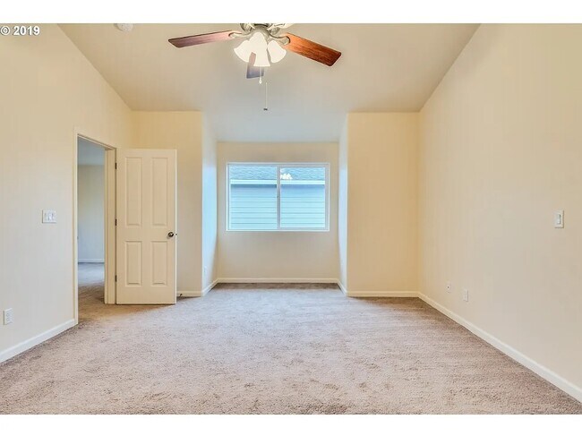 Building Photo - 5113 SE Lone Oak St