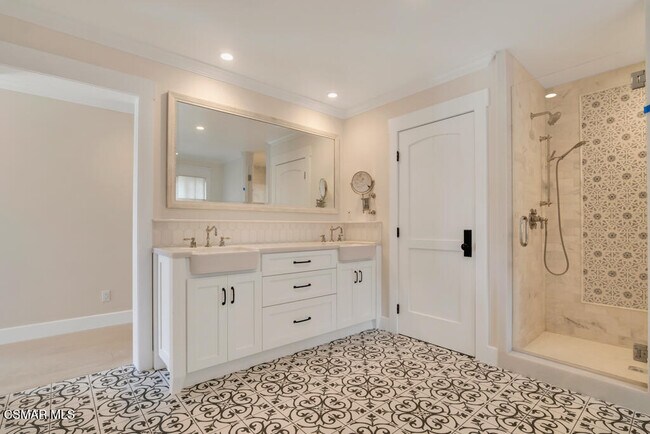 Building Photo - 2076 Hillsbury Rd