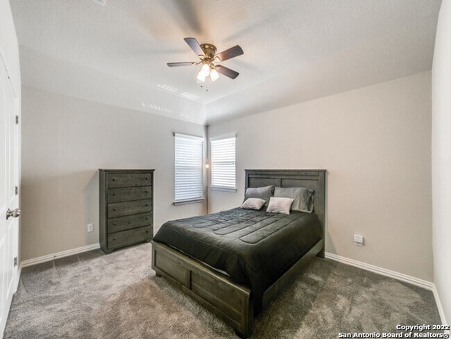 Building Photo - 4 Bedroom/3.5 Bathroom Alamo Ranch