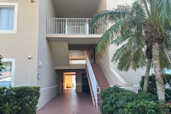 Building Photo - 1610 N 42ND Cir