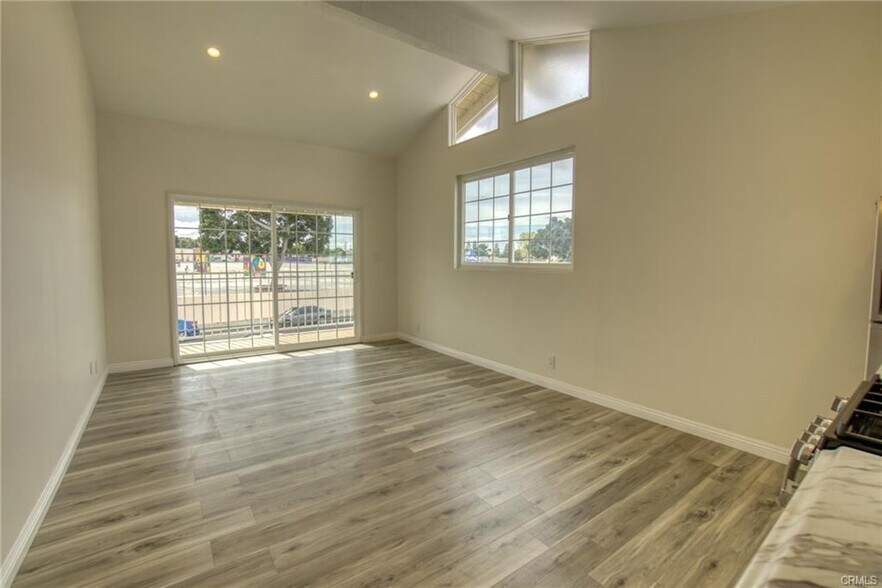 Bright and light living room - 24220 Censor Ave