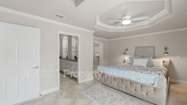 Building Photo - 156 Trelawney St