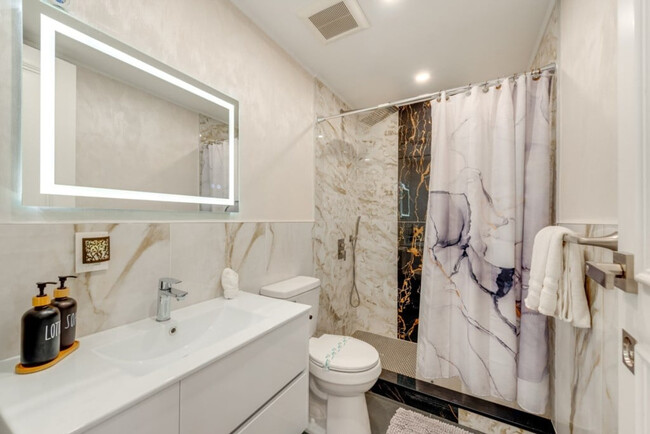 Building Photo - 2135 Rosemont Dr