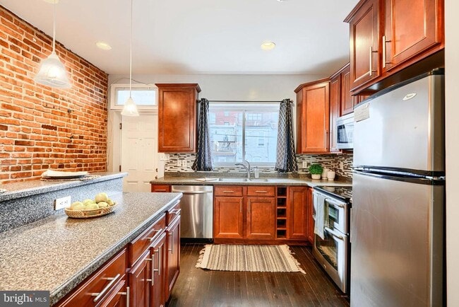 Building Photo - 112 East Ave