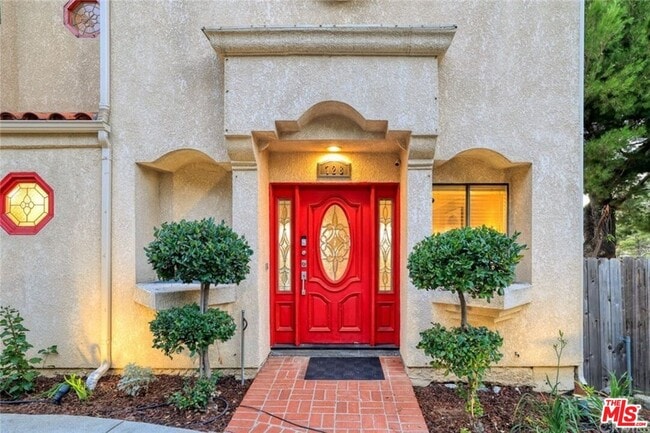 Building Photo - 728 Montecito Dr