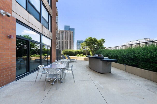 Building Photo - 1160 S Michigan Ave