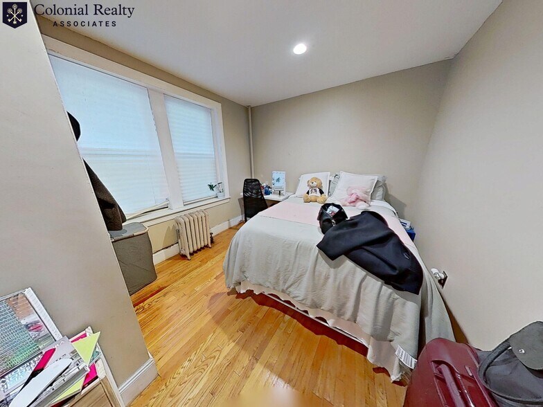 Building Photo - 328 St Paul St