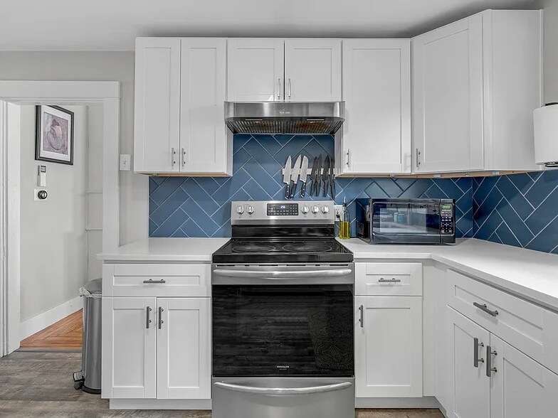 Building Photo - 10 W Elm St