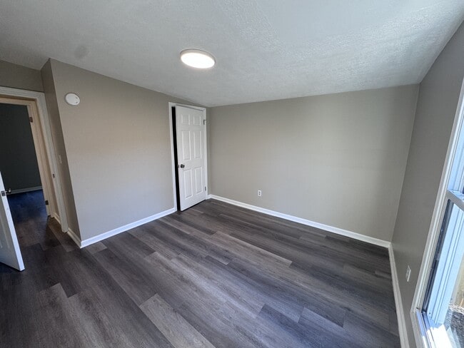 Building Photo - 1230 Vim Dr