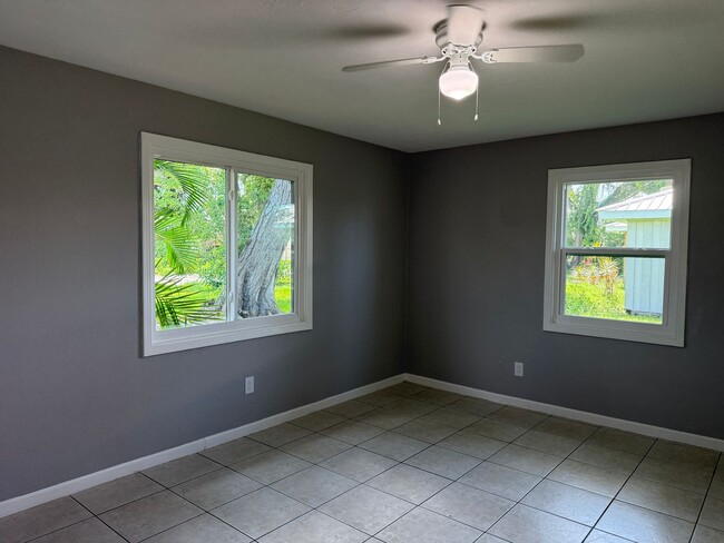 Building Photo - 3 Bedroom 2 Bath Single Family Home