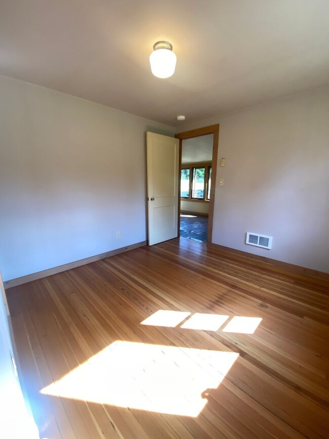 Building Photo - 3 Bedrooms | 2 Bath Home in Trout Lake, Wa...