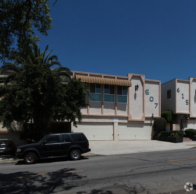 Building Photo - 607 E Providencia Ave