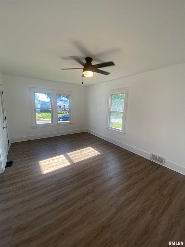 Building Photo - 1131 E Garfield St