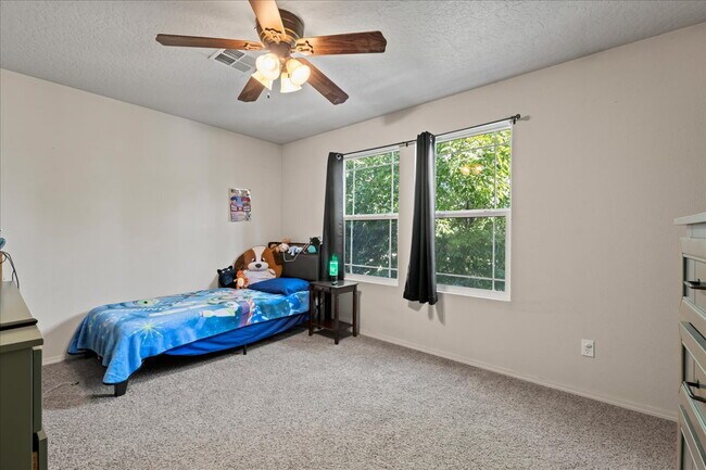 Building Photo - Beautiful & Spacious 4-Bedroom Home with 3...