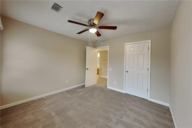 Building Photo - 10010 Feather Sound Ct