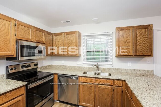 Building Photo - "Welcome Home! Get 1 month FREE RENT when ...