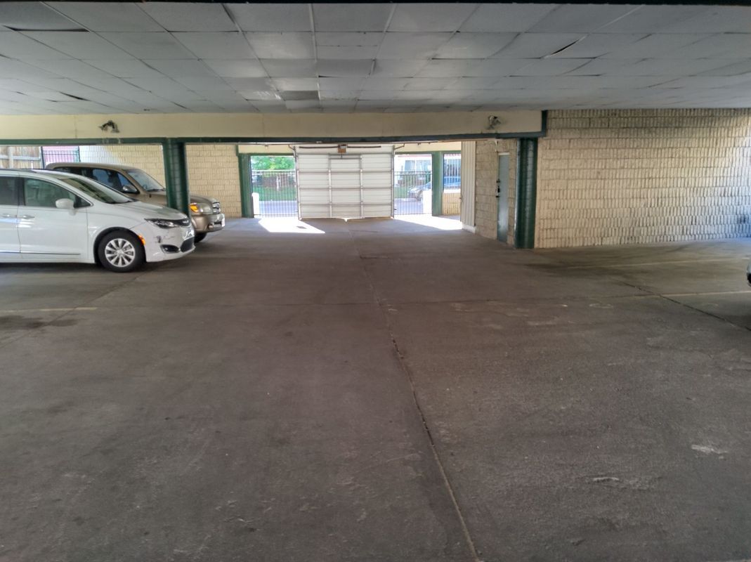 Building Photo - 1425 N Yosemite St