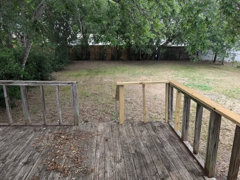 Building Photo - 717 Mickan St