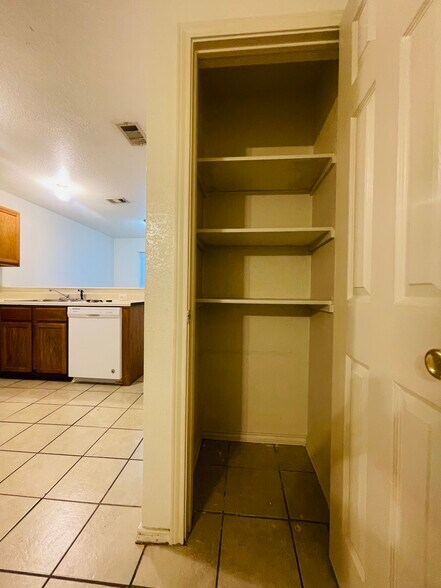 Building Photo - 2804 Cantabrian Dr