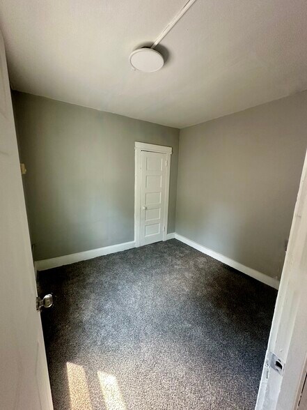 Building Photo - 61 Thorp St